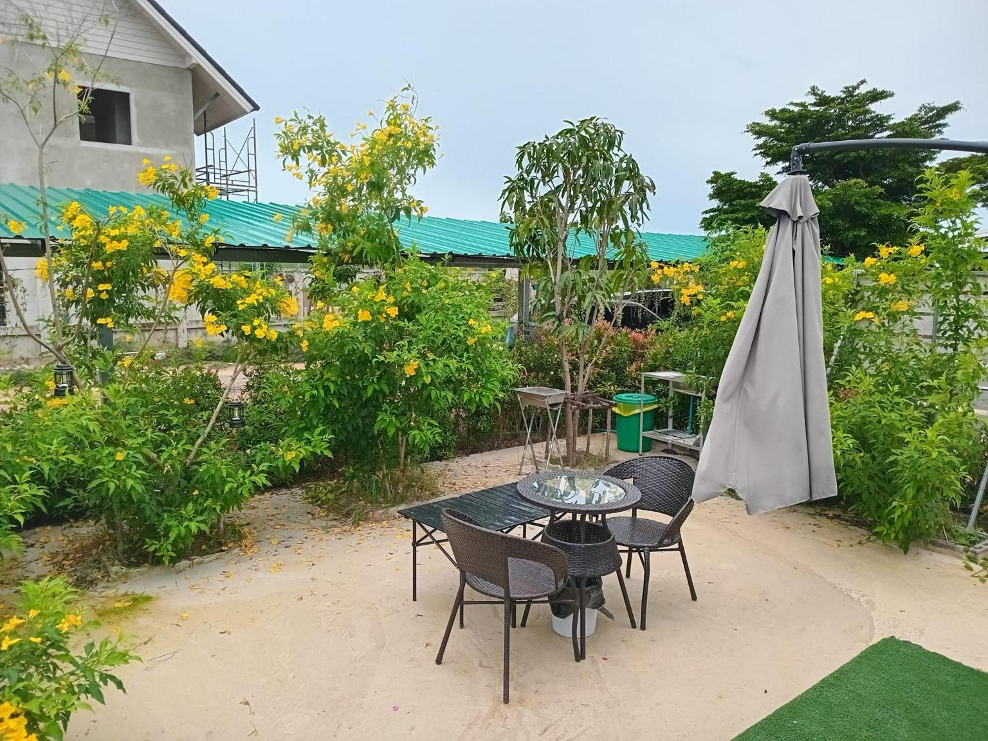 บ้านพักตากอากาศขนาดเล็ก ห่างชายหาดบางเก่า 800 เมตร #Cottage Ban Bo Yai ภายนอก รูปภาพ
